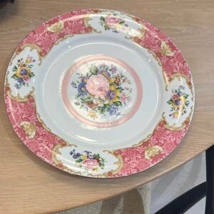 Set of 6 brand new ceramic dinner plates